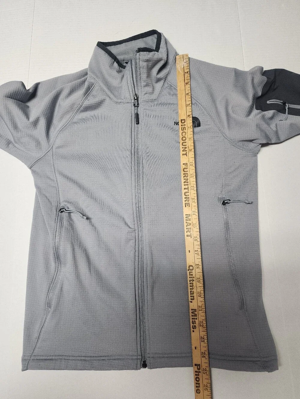The North Face Men's Size Small Full Zippered Pocketed Gray Fleece Jacket